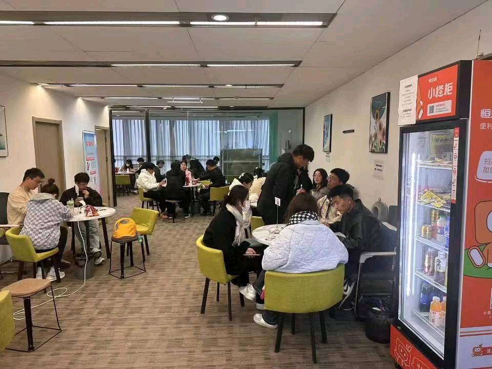  App拉新工作室，可网推，提供1000多款App，主做简单下载